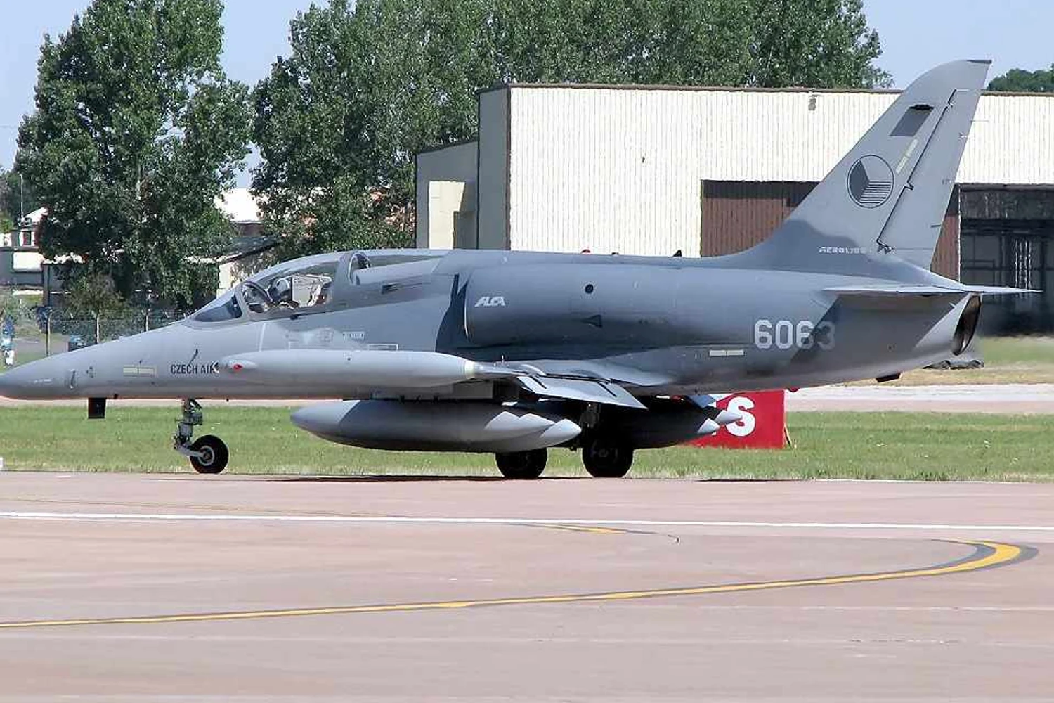Bolívia comprará jato tcheco L-159