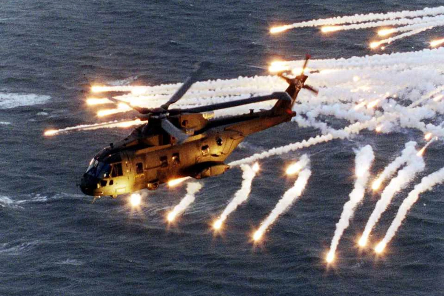 Merlins da Royal Navy com novas tarefas