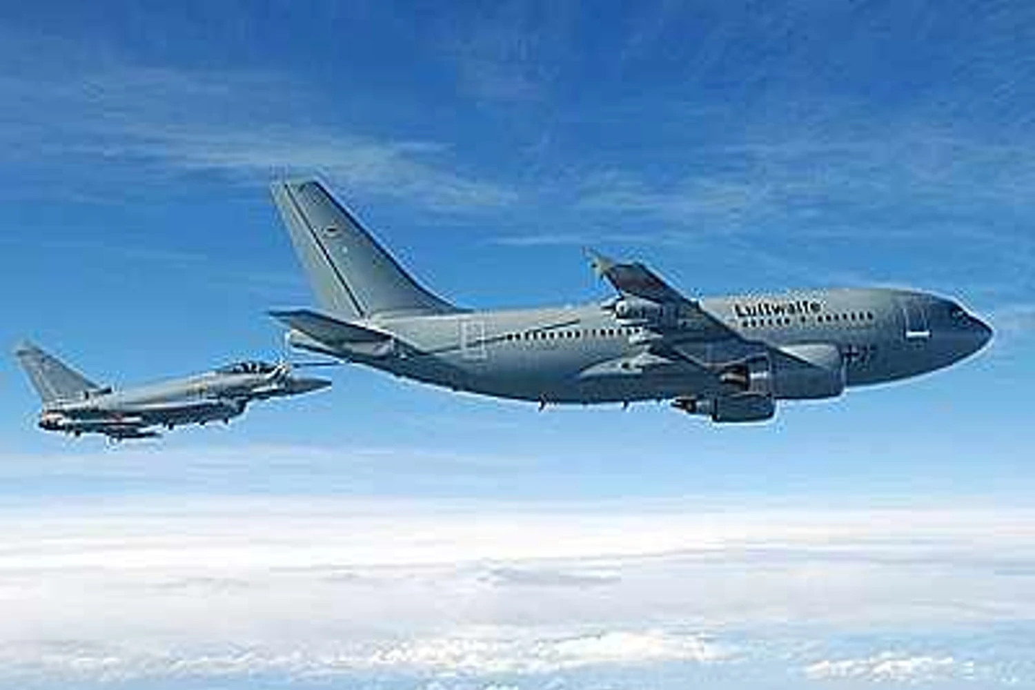 Alemanha reabastece Eurofighter com A310 em vôo