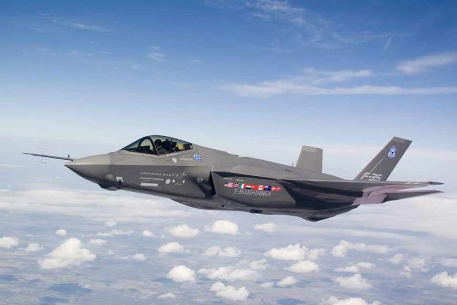 Os Emirados possuem um pedido de 50 caças F-35 em suspenso com os EUA (Divulgação)