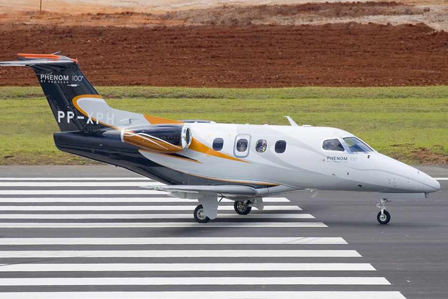Embraer esclarece incidente com Phenom 100