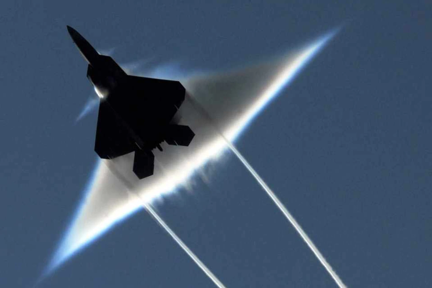 Imagem: F-22 Raptor quebra a barreira do som