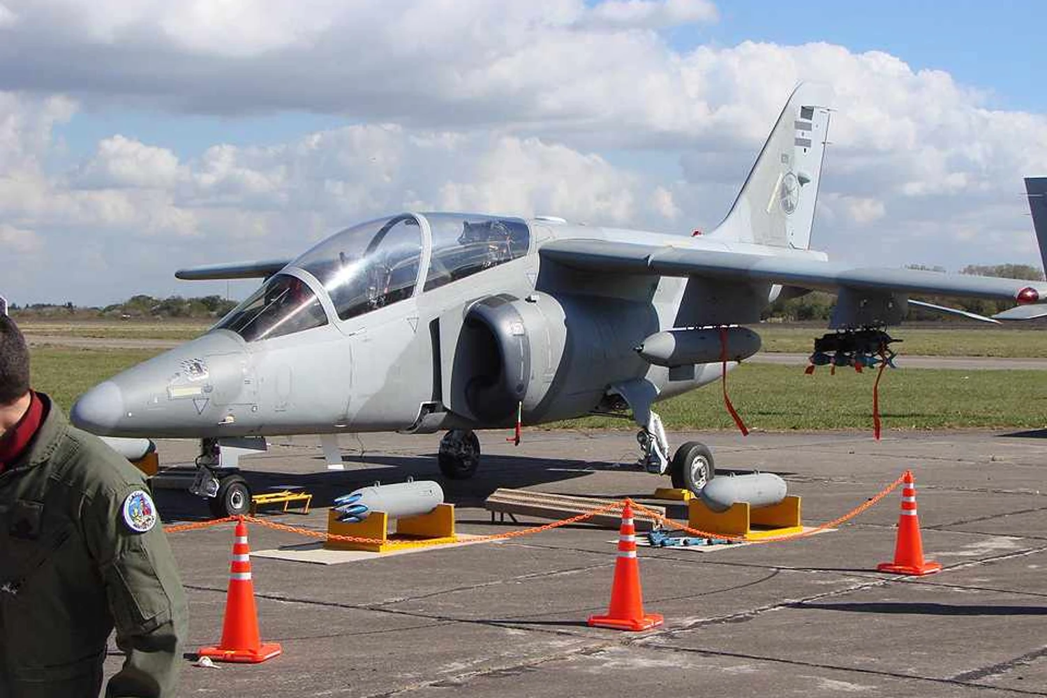 Argentina nacionaliza fabricação do AT-63
