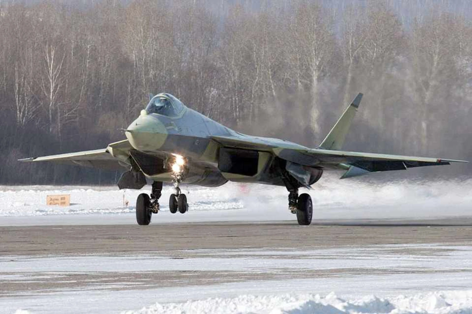 Sukhoi T-50, mais conhecido como PAK FA, voa pela 1ª vez