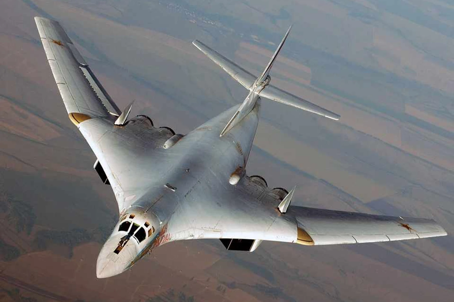 Rússia vai retomar produção do bombardeiro Tu-160