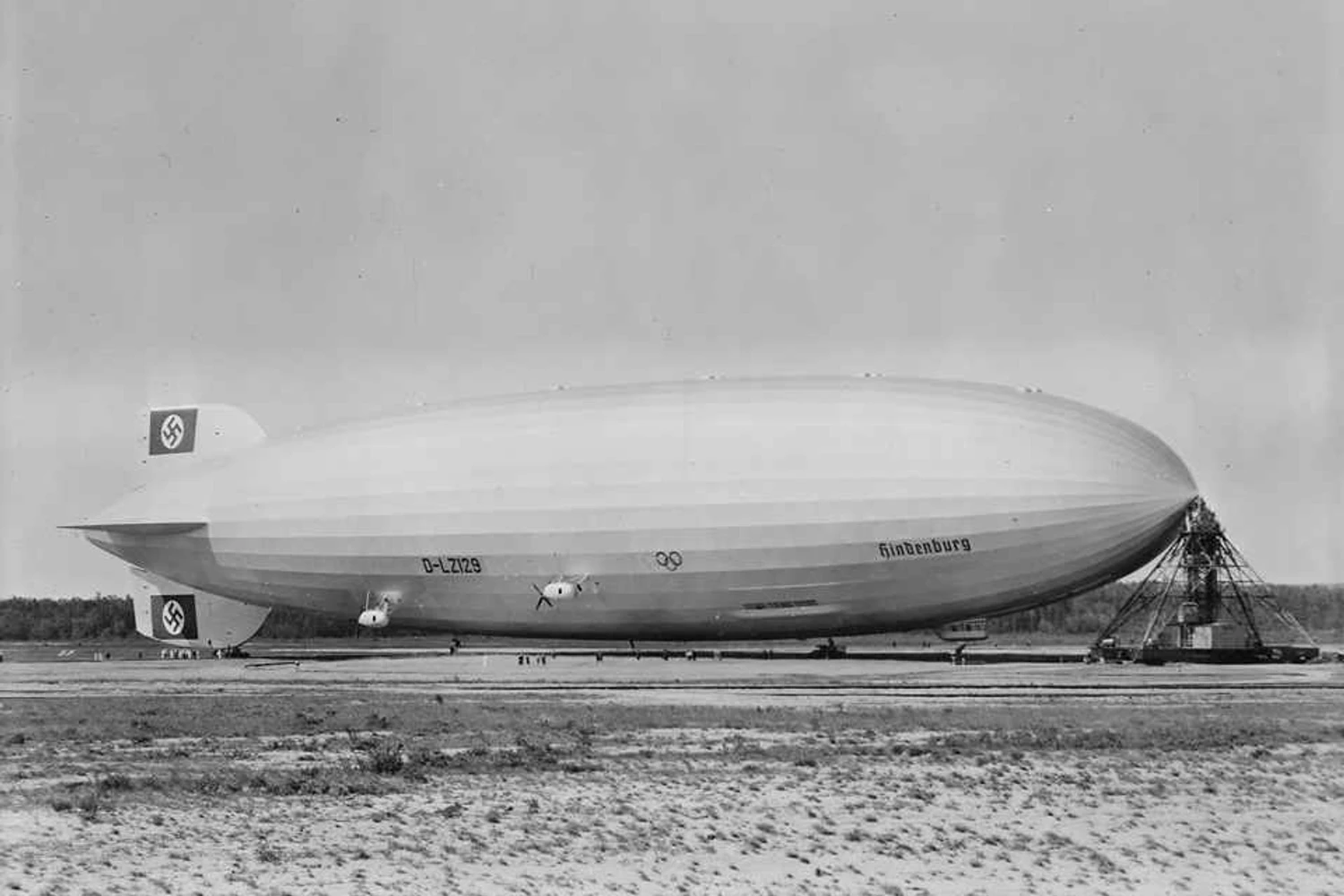 As suásticas nazistas foram empregadas no Hindenburg em 1936