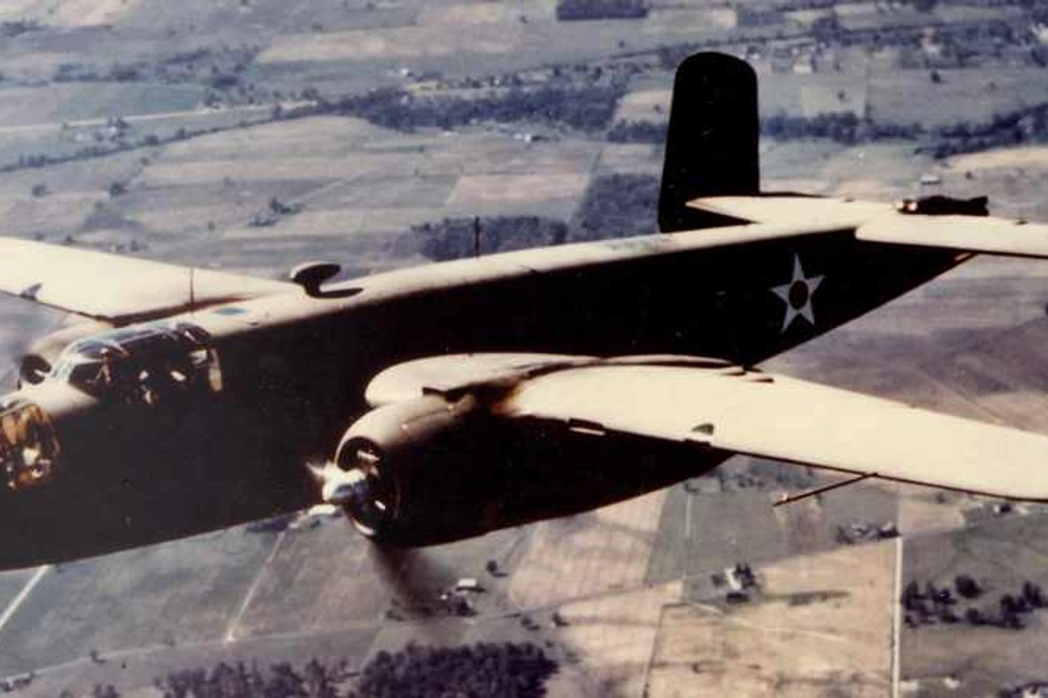 North-American B-25 Mitchell, igual ao que atingiu o Empire State
