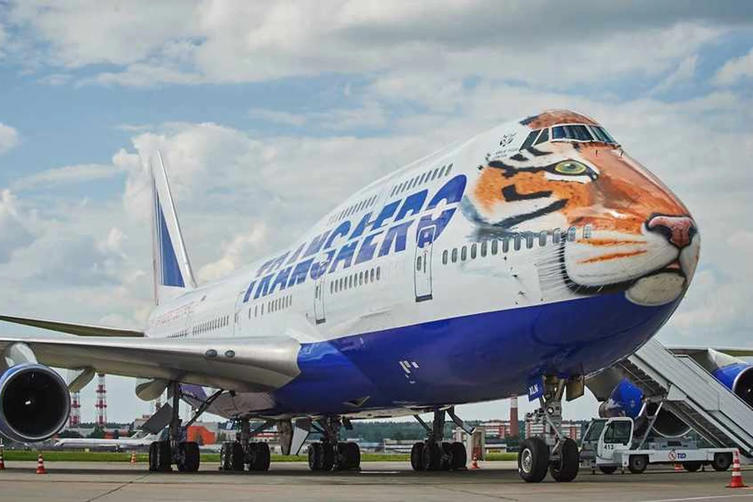 Jumbo de empresa russa ganha cara de tigre