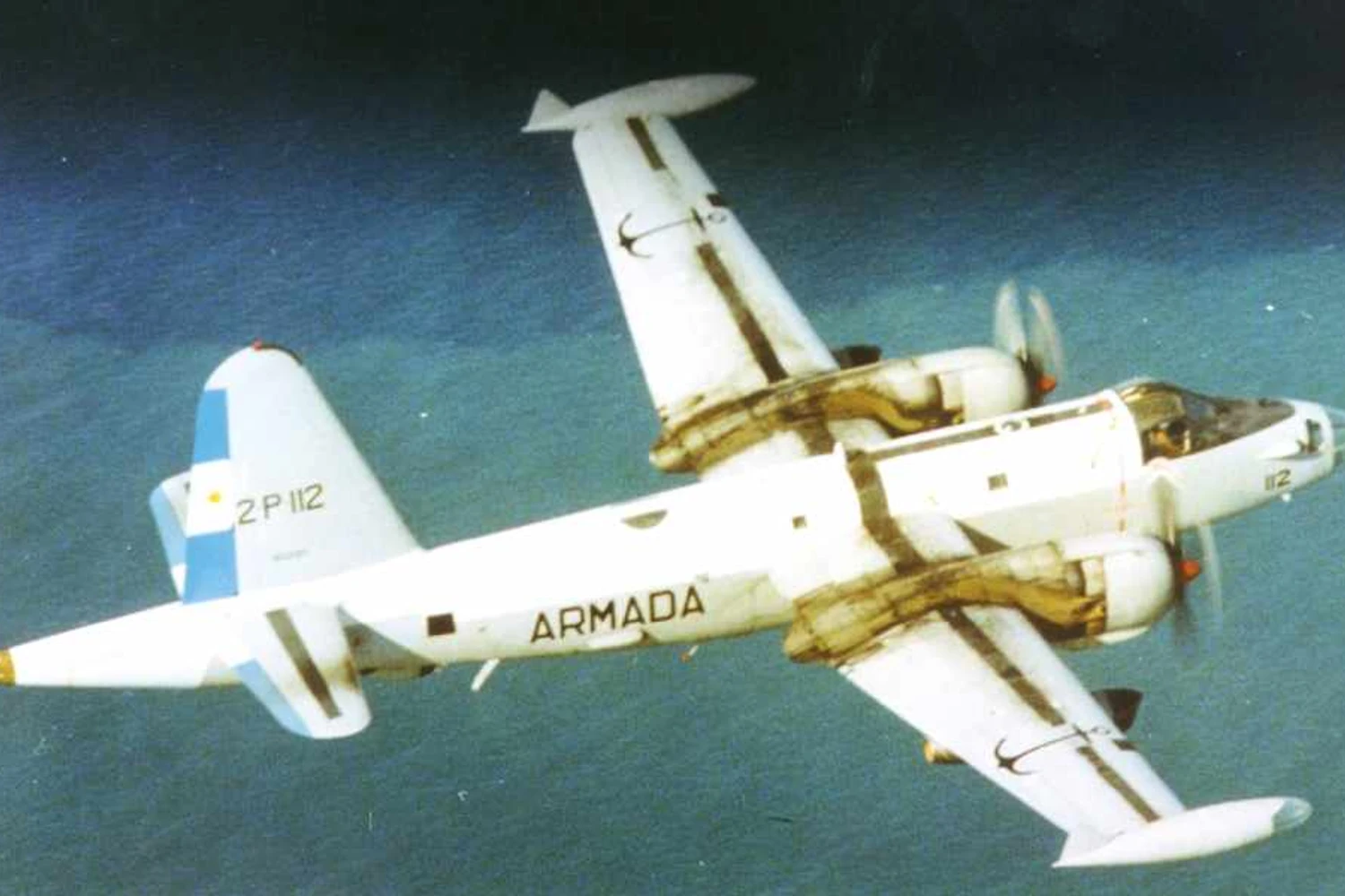Os navios da marinha britânica foram encontrados por um Loockheed P-2 Neptune de patrulha marítima (acervo Armada Argentina)
