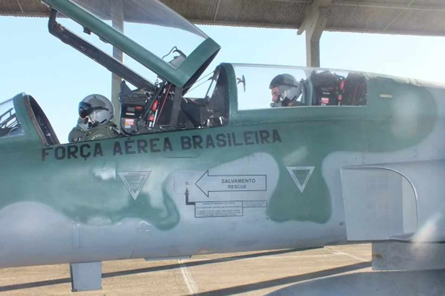 O estudante voou a mais de 10 mil metros de altitude a velocidade supersônica de 1.400 km/h (Foto - Agência Força Aérea)