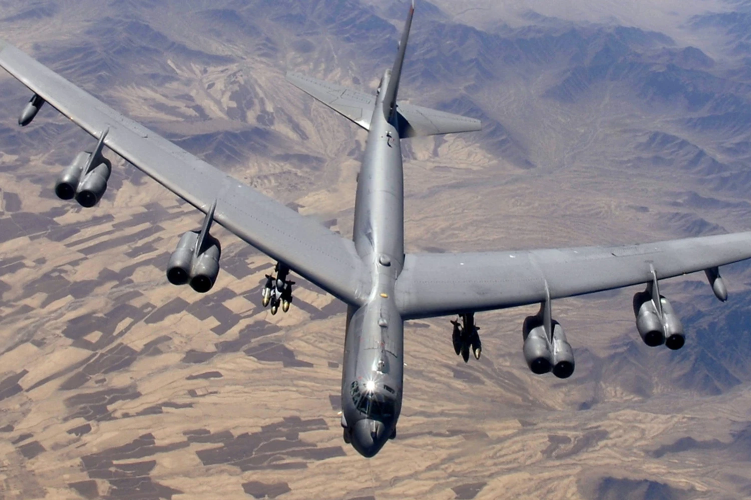 Bombardeiro B-52 completa voo de 44 horas sem escalas