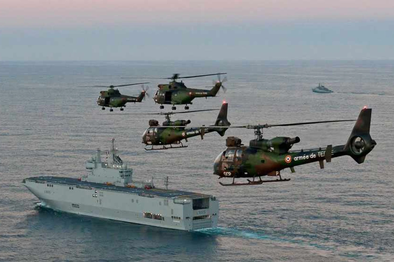 França pode vender ao Brasil porta-helicópteros feitos para a Rússia