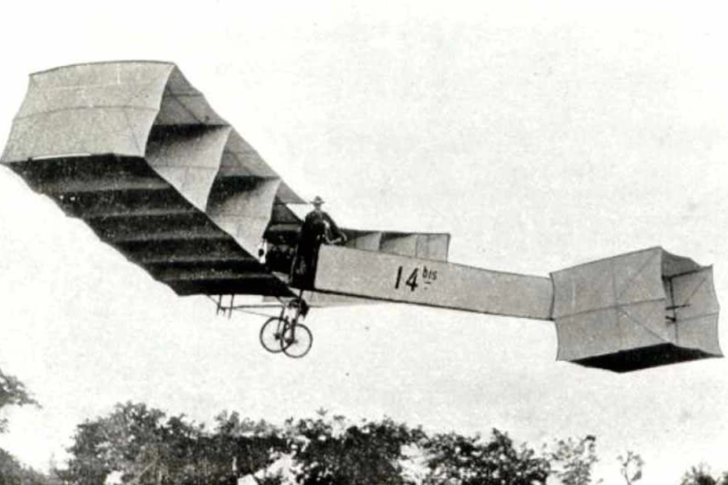 150 anos de Santos Dumont: conheça as máquinas voadoras do "Pai da Aviação"