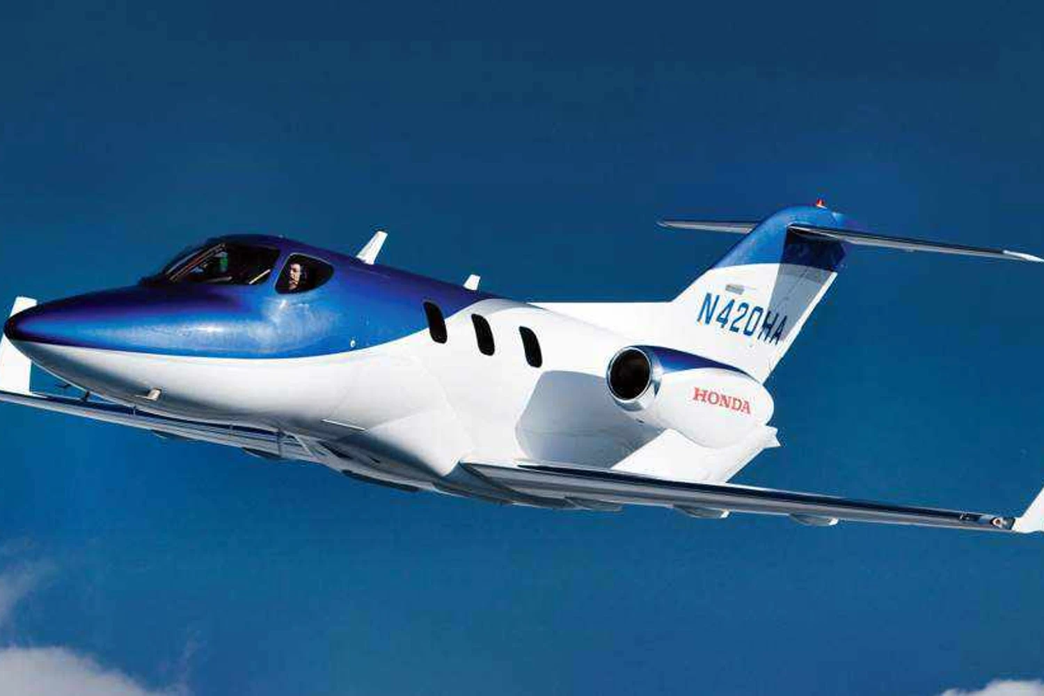 O HondaJet voa a velocidade de cruzeiro de 778 km/h e carrega até 5 passageiros (Foto - Honda)