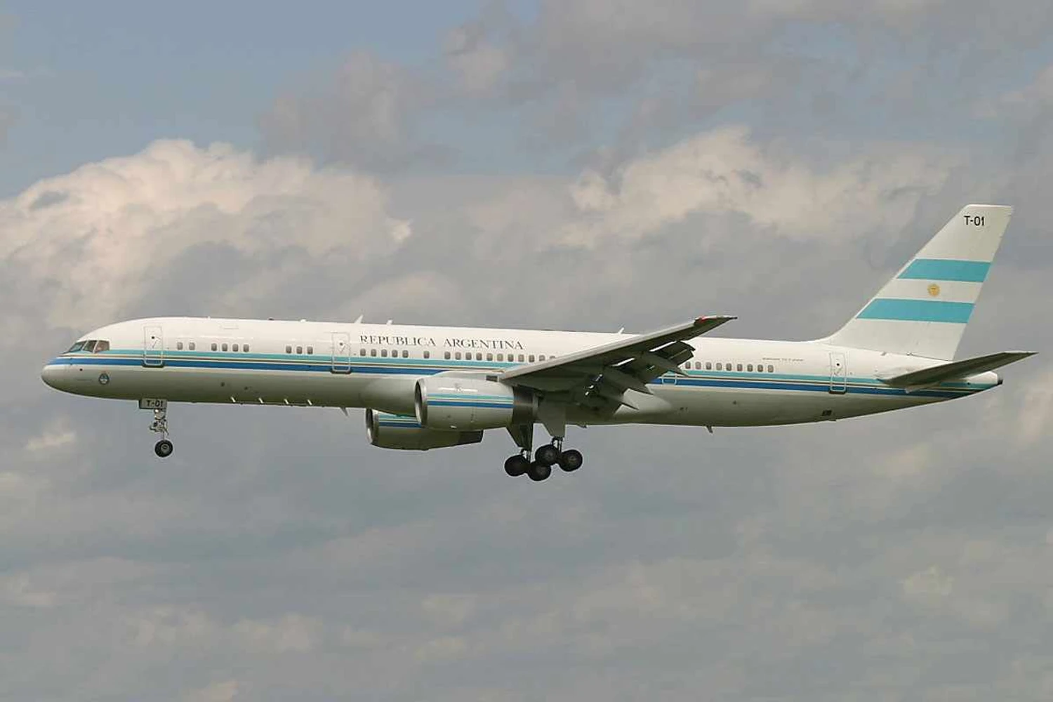 Argentina substituirá avião presidencial "Tango 01" por outro Boeing 757