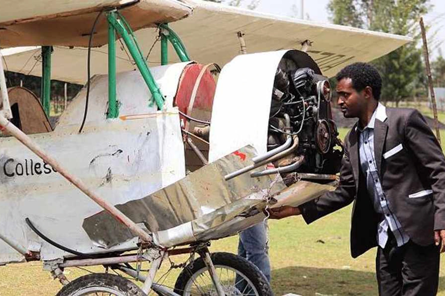 Etíope constrói próprio avião com dicas do Youtube