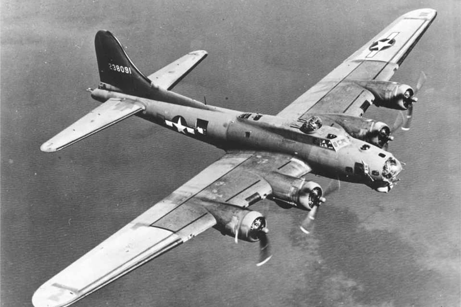 Enquanto os alemães se esforçavam para criar um bombardeiro de longo alcance, B-17 americanos lançavam bombas sobre as fábricas