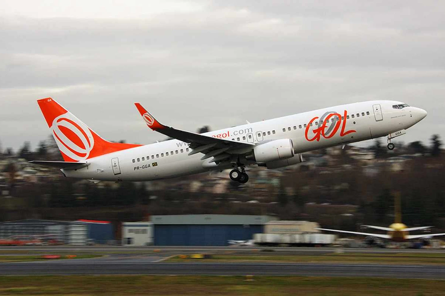 O avião arremeteu, e agora? Entenda como funciona o procedimento