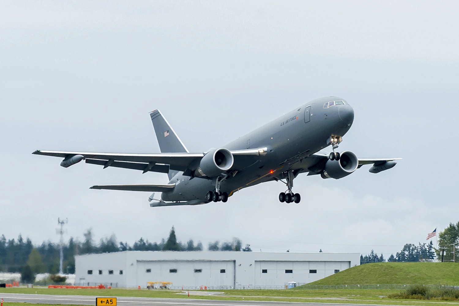 Novo ‘avião-tanque’, Boeing KC-46A voa pela primeira vez