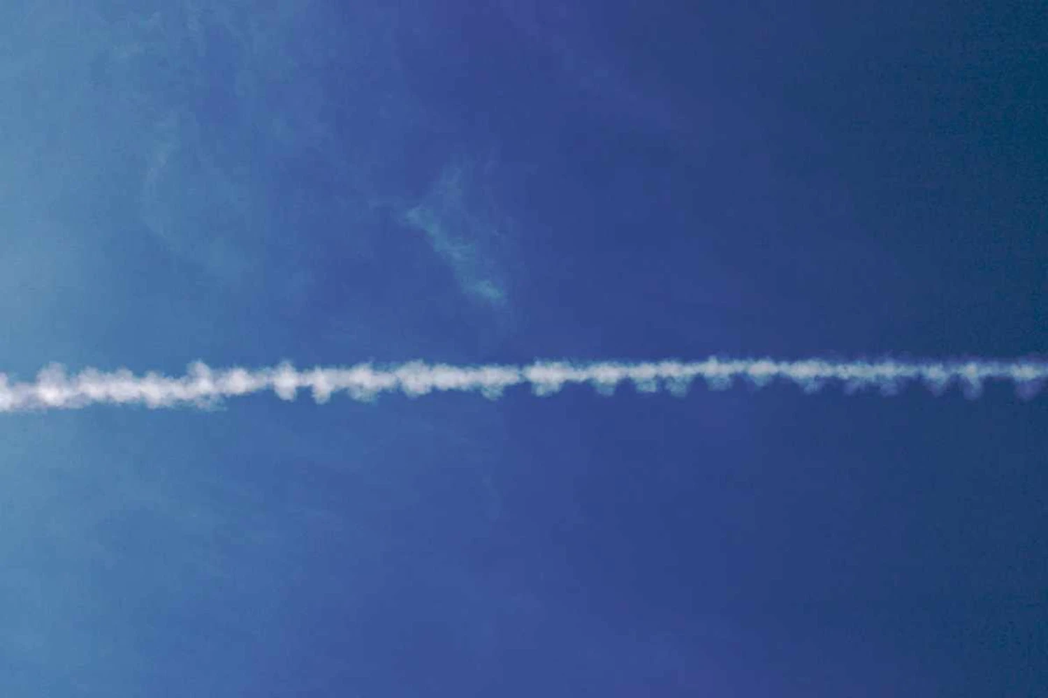 Trilha de condensação fotografada no Texas em 2006 seria uma prova da existência do Auroa e seu motor