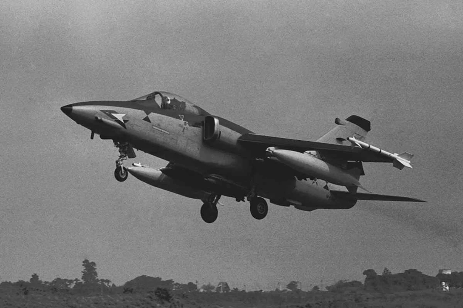 Primeiro voo do AMX nacional completa 30 anos