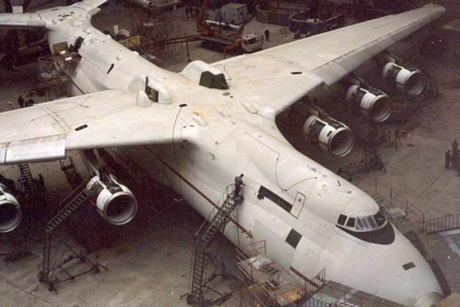 O AN-225 foi desenvolvido em cerca de seis anos (Antonov)