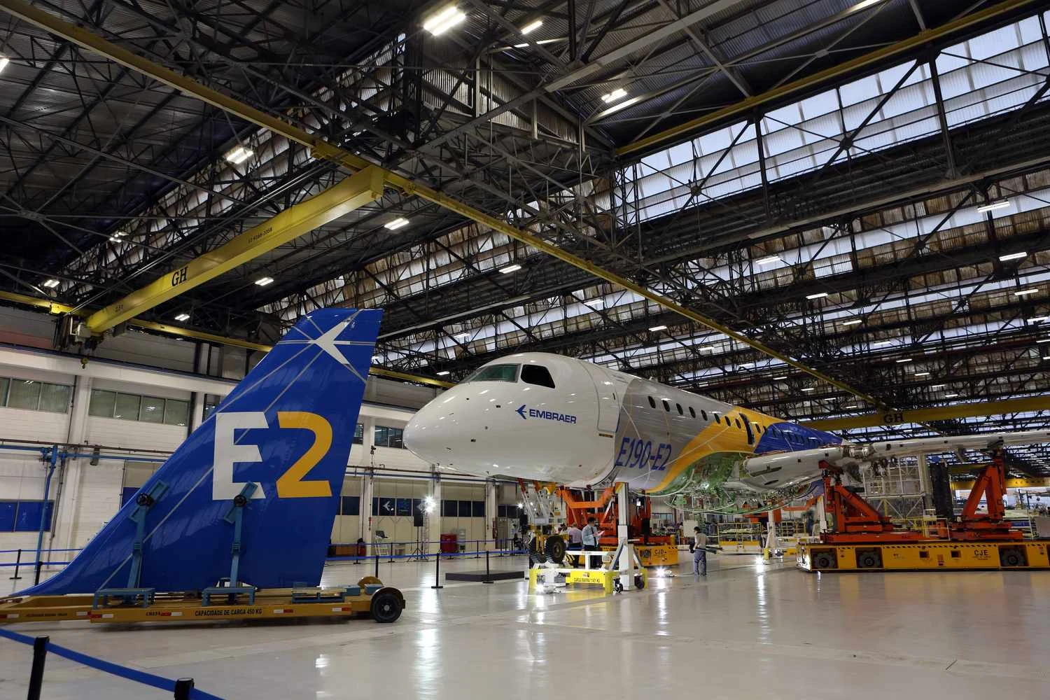 Veja o novo E-Jet E2 da Embraer sendo montado
