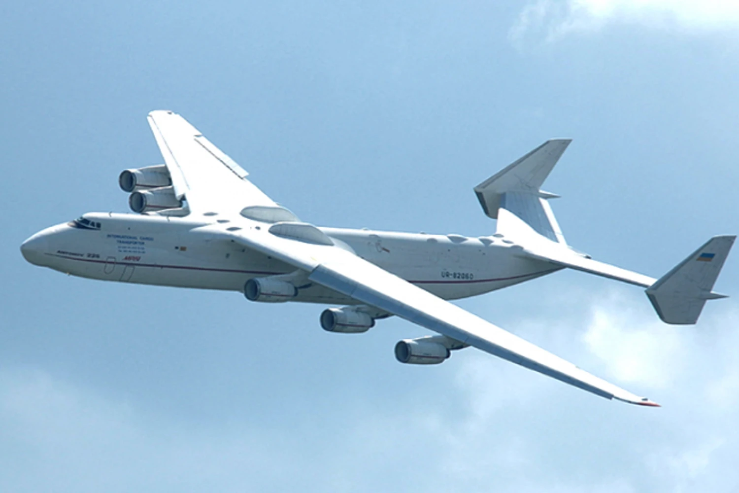 O primeiro a até hoje único AN-225 voou pela primeira vez em 21 de dezembro de 1988 (Antonov)