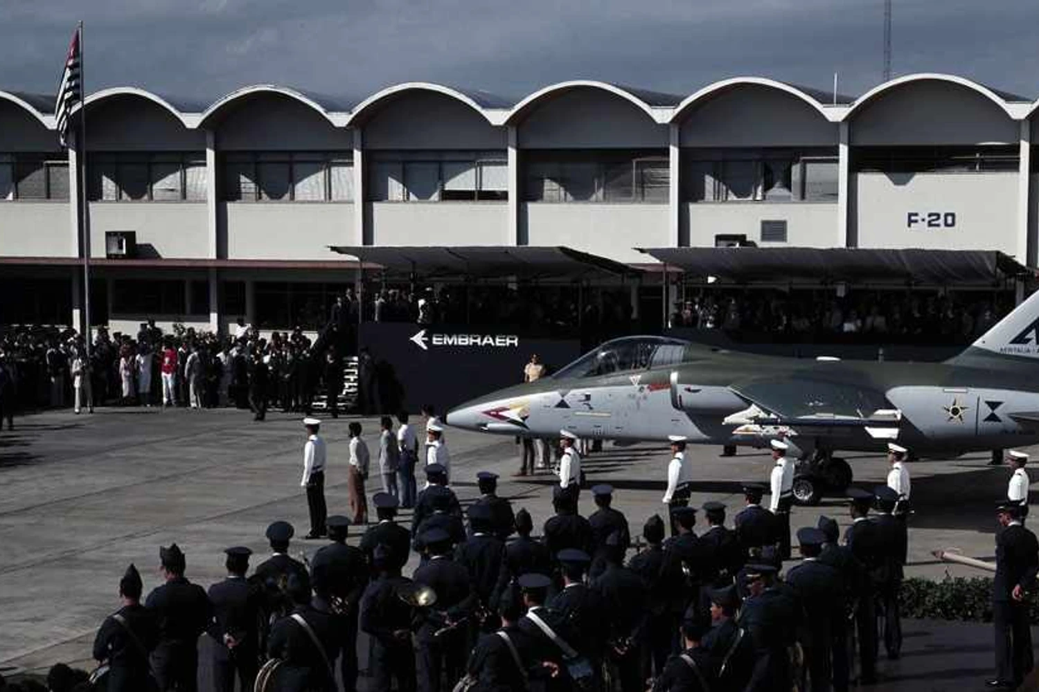 O "rollout" do AMX no Brasil aconteceu no dia 22 de outubro de 1985 (Acervo Centro Histórico Embraer)