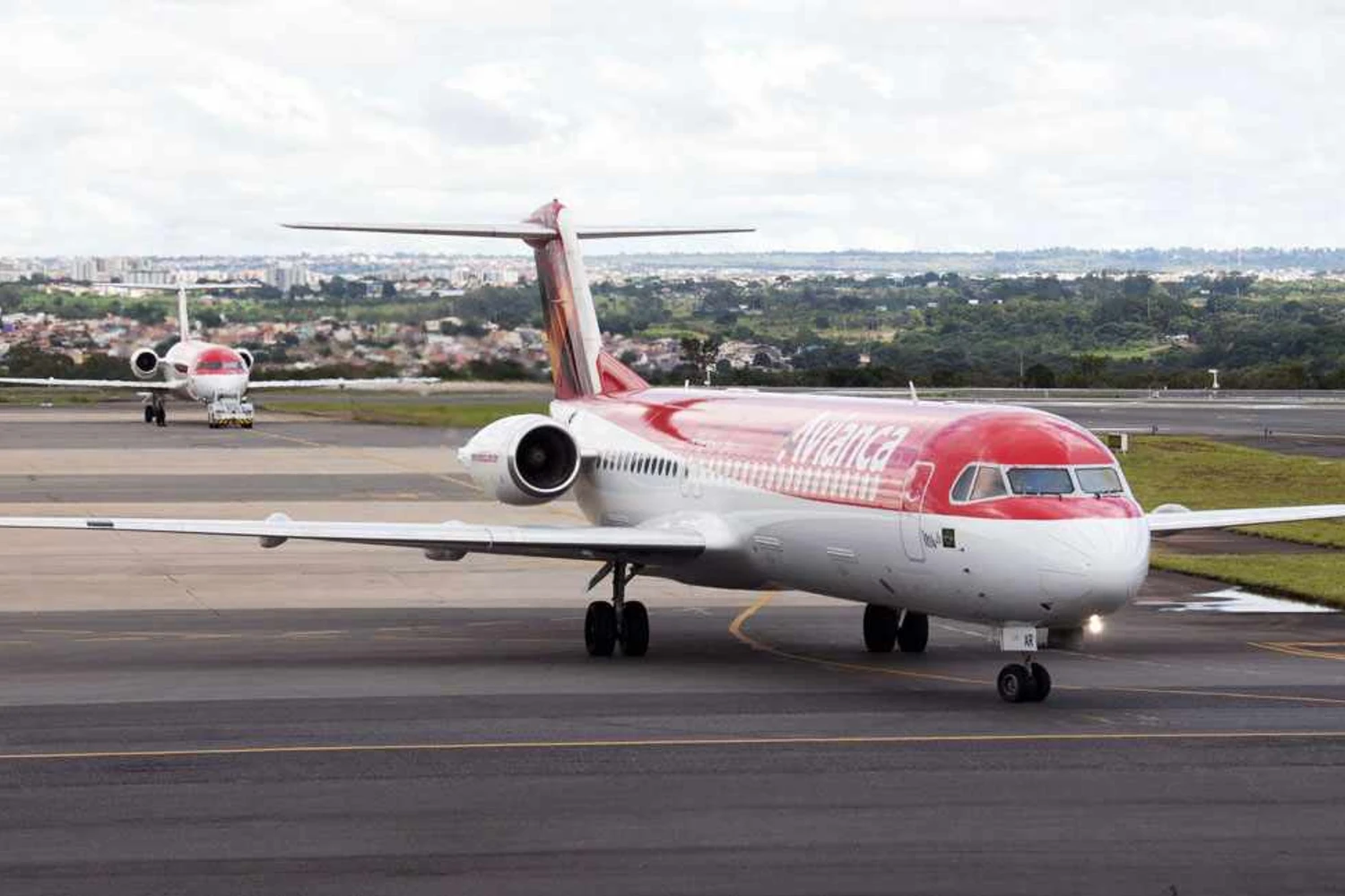 O primeiro voo do Fokker 100 ocorreu em 30 de novembro de 1986 (Avianca)
