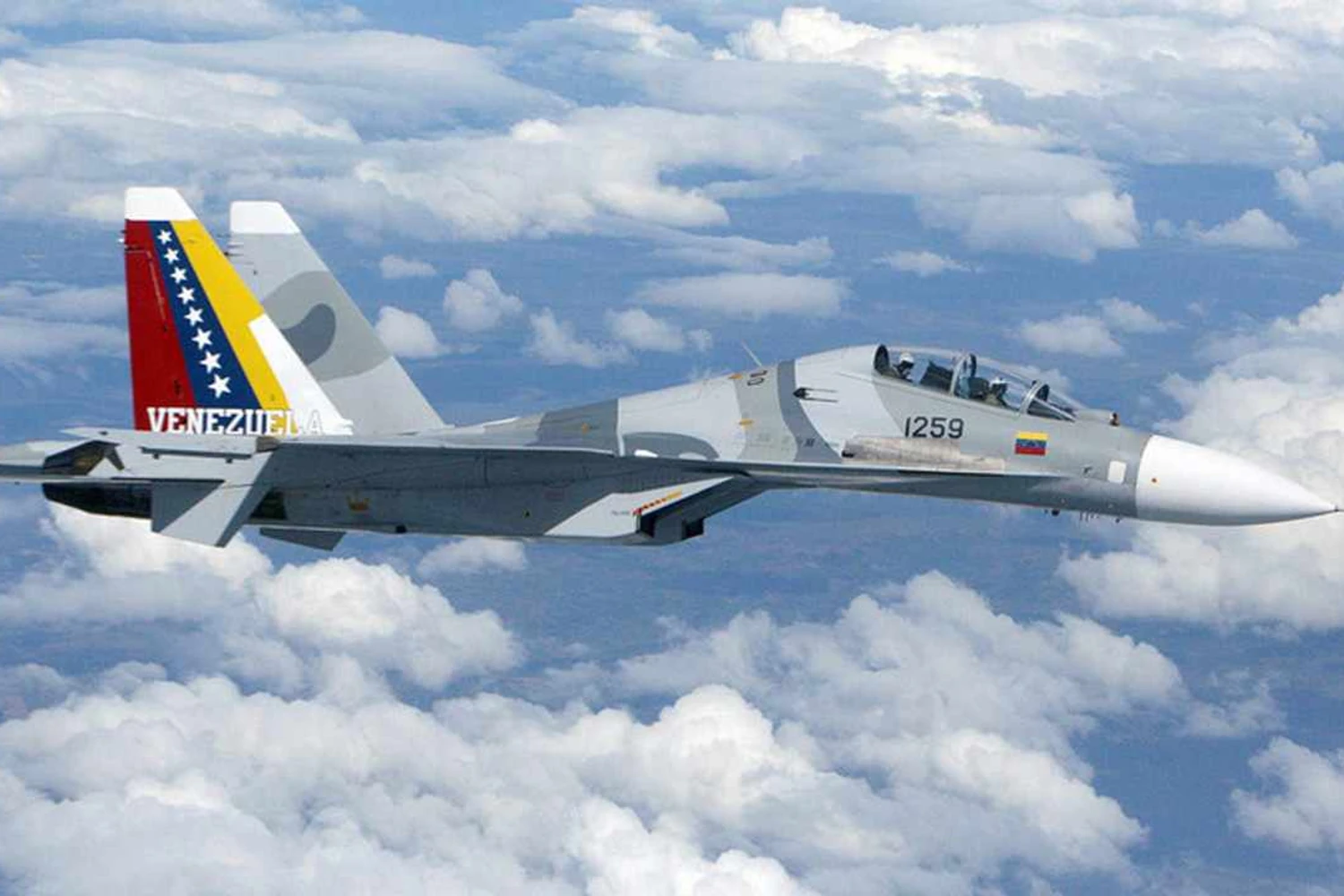Piloto morre em queda de caça Su-30 na Venezuela