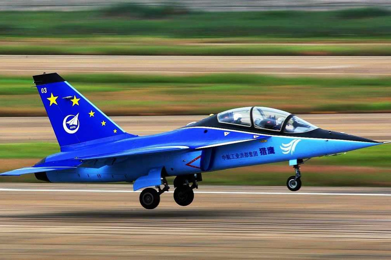 Aliado dos EUA, Emirados Árabes compra jato militar da China