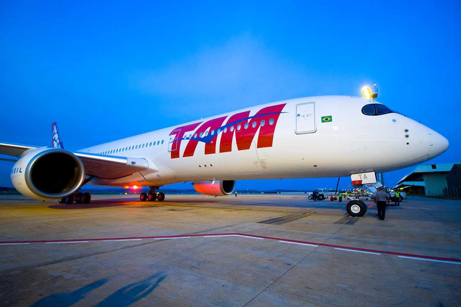 Primeiro Airbus A350 XWB da TAM chega ao Brasil
