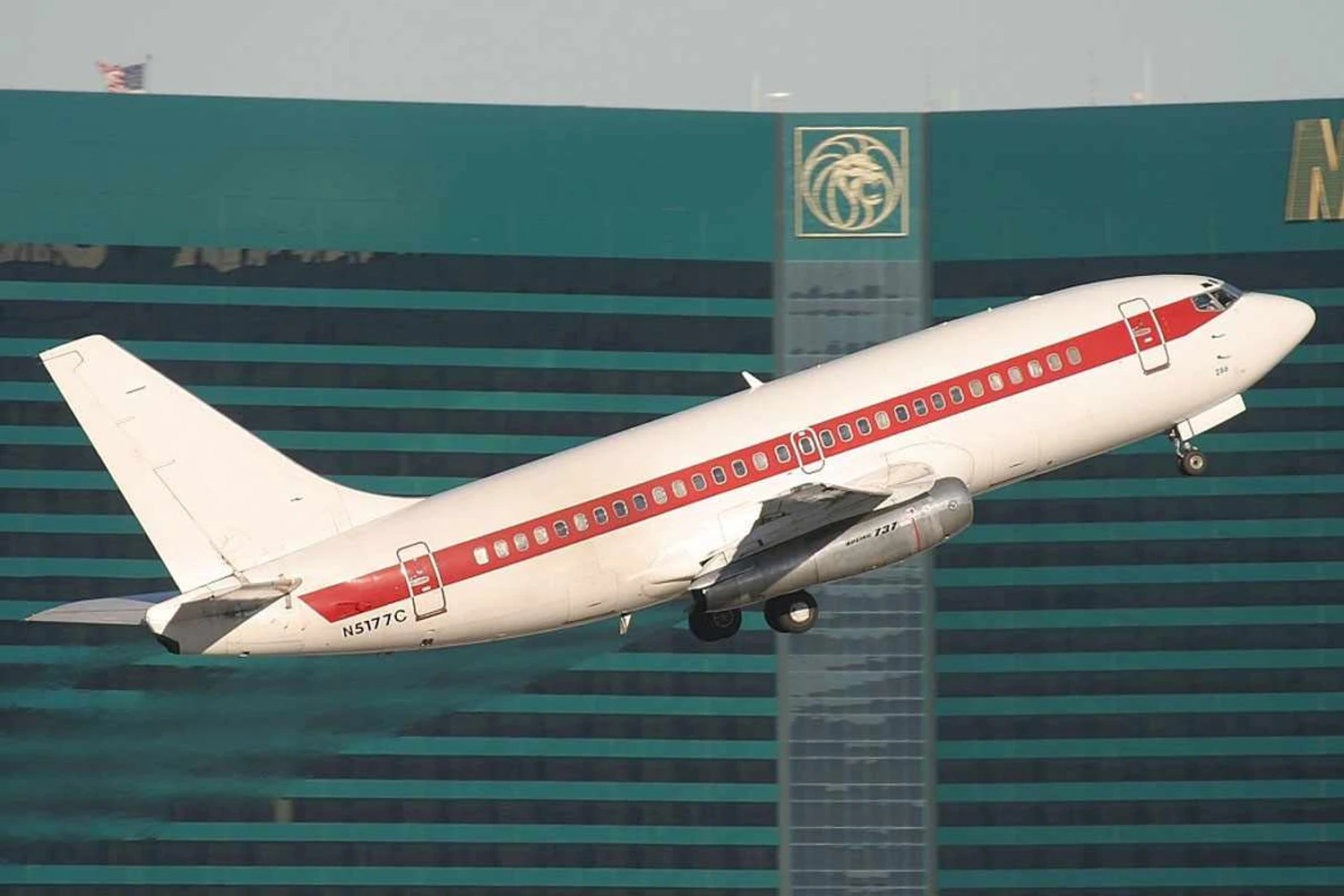 Companhia aérea secreta dos EUA busca novo piloto