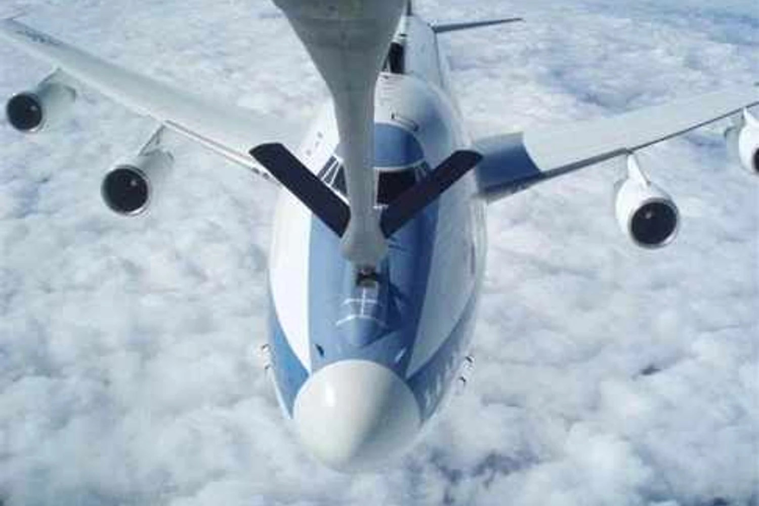 O 747 presidencial pode ser reabastecido em voo (USAF)