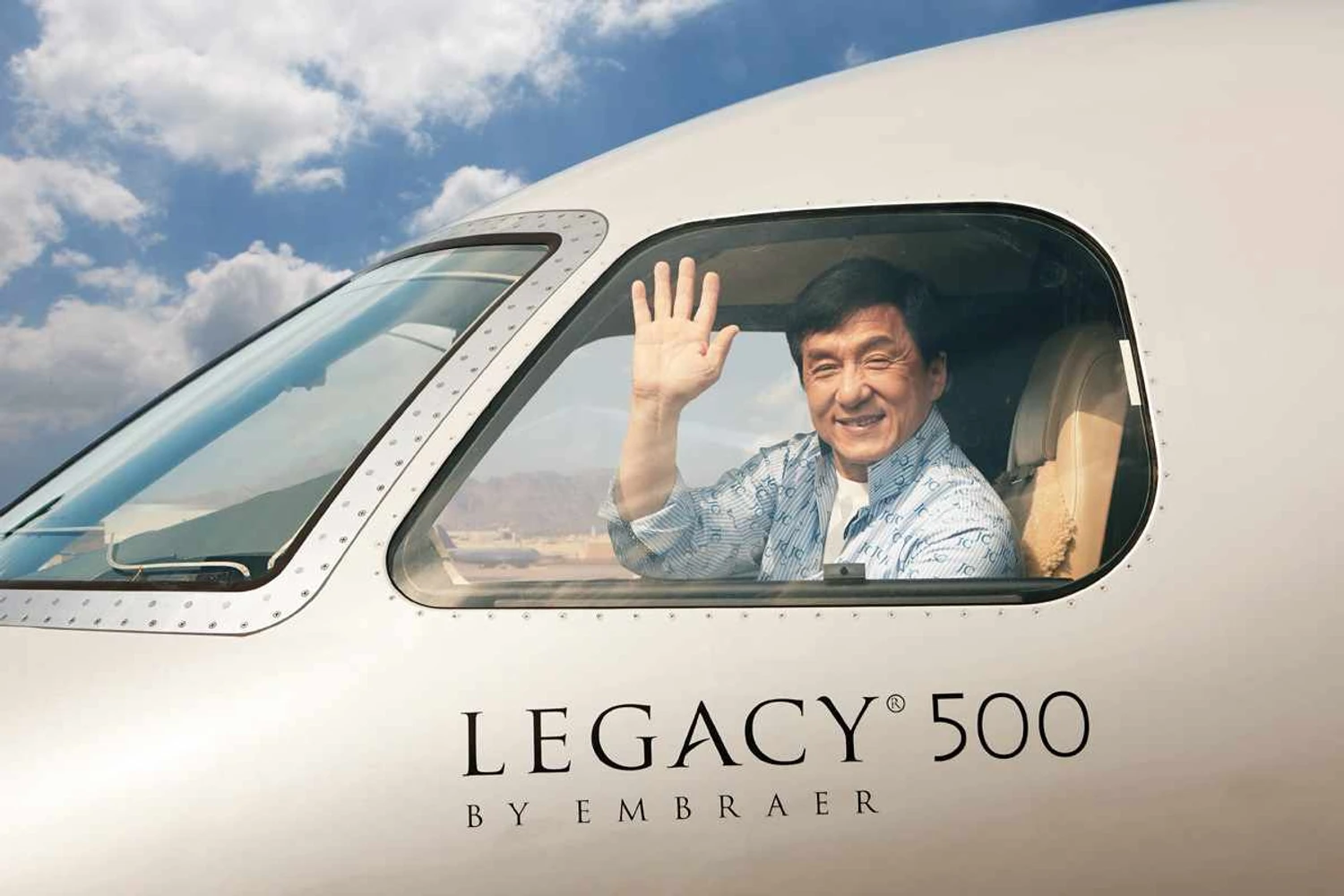Jackie Chan é o primeiro cliente do Legacy 500 na China