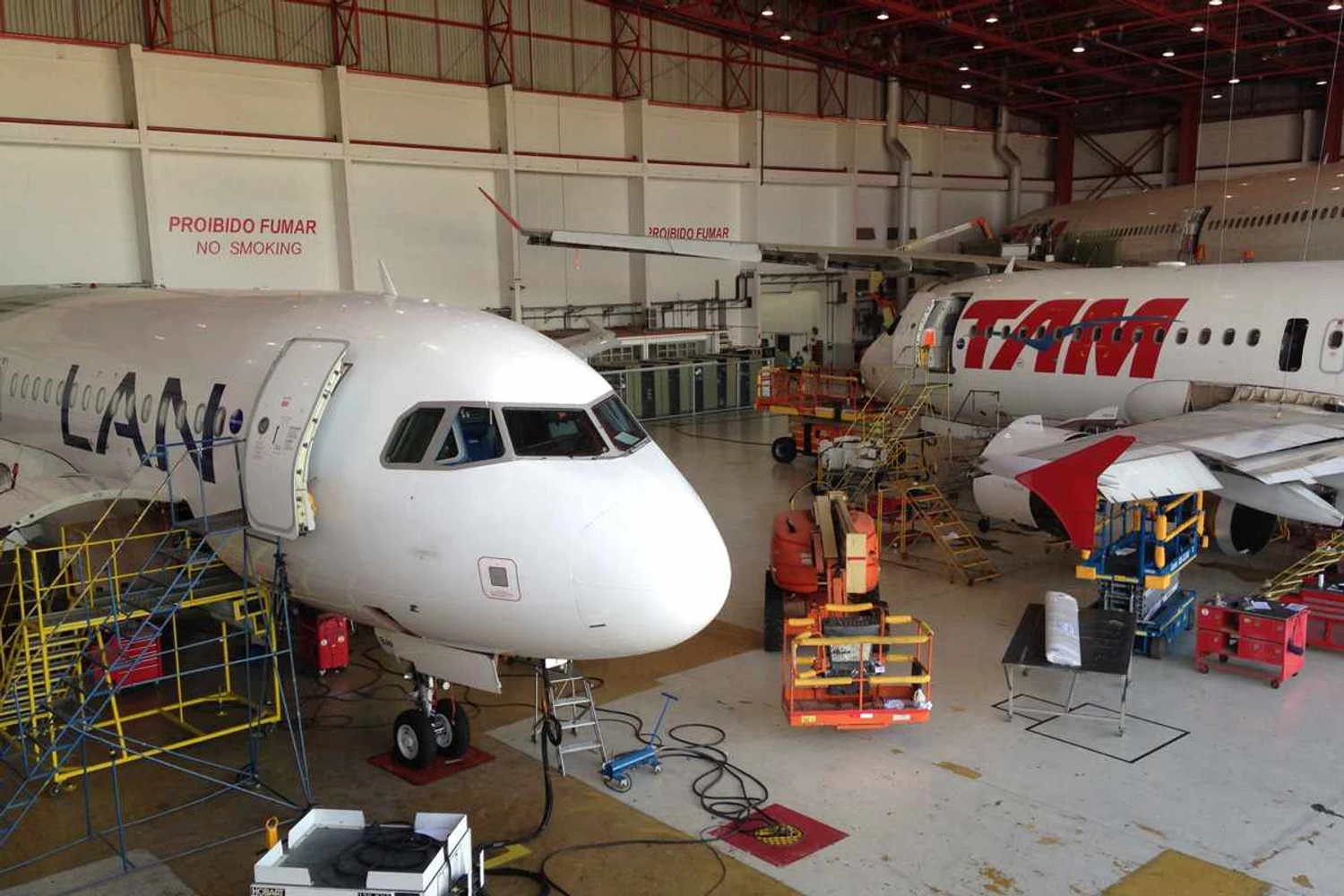 Por dentro da oficina de aeronaves da TAM