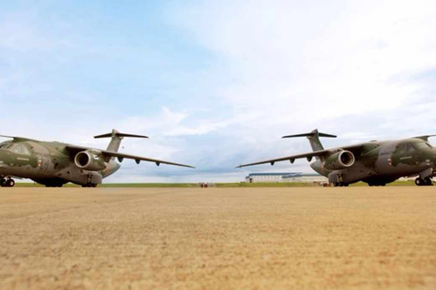 Embraer apresenta segundo protótipo do KC-390