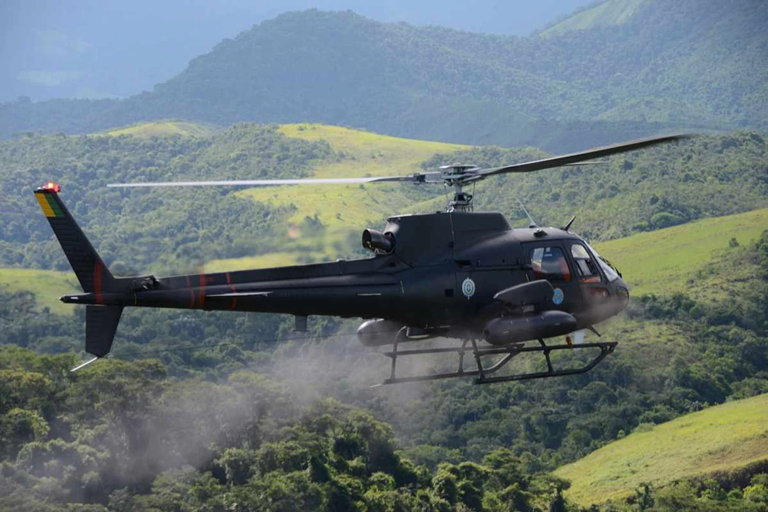 Helicóptero Fennec do Exército ganha novo suporte de armas
