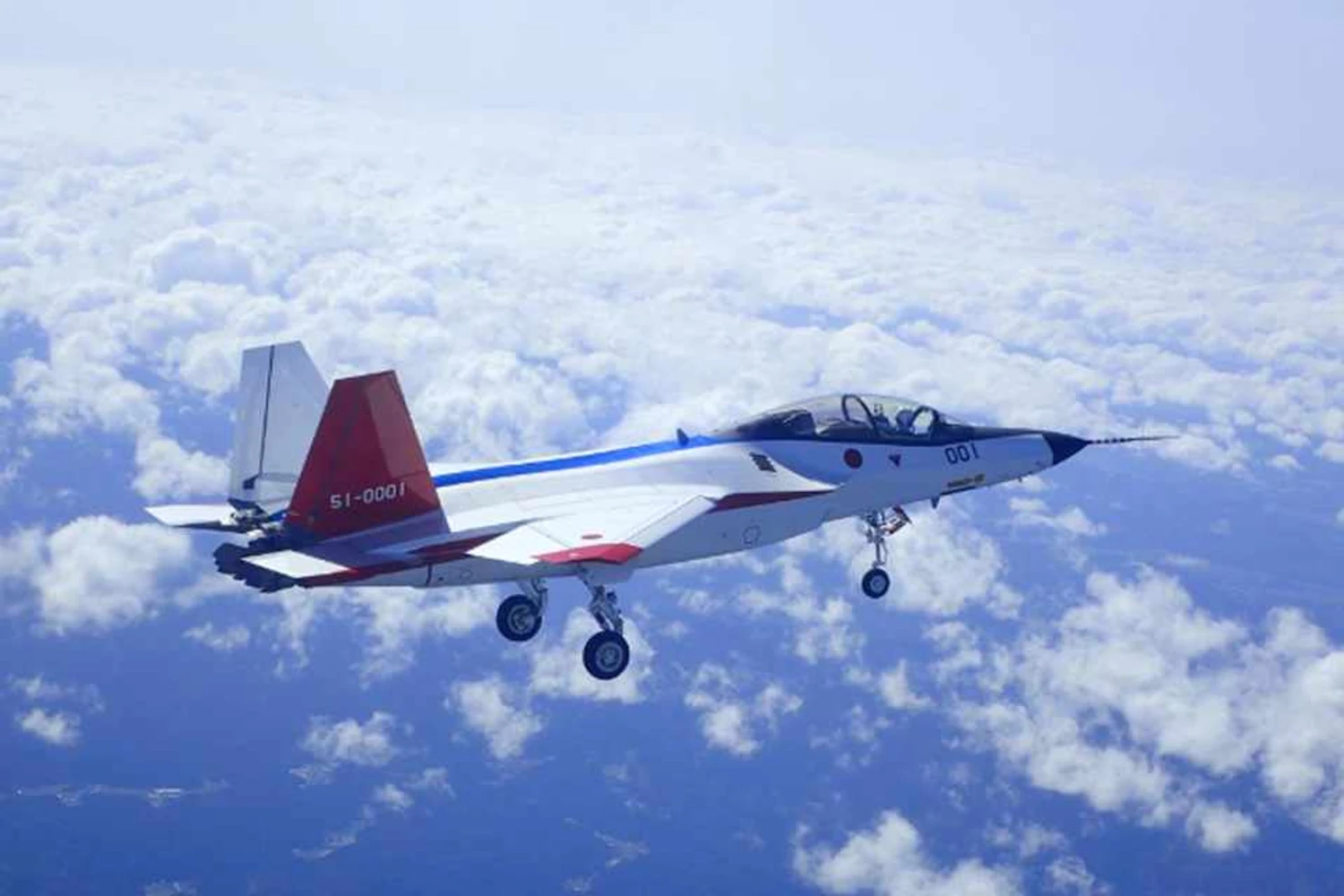 Avião “invisível” do Japão voa pela primeira vez