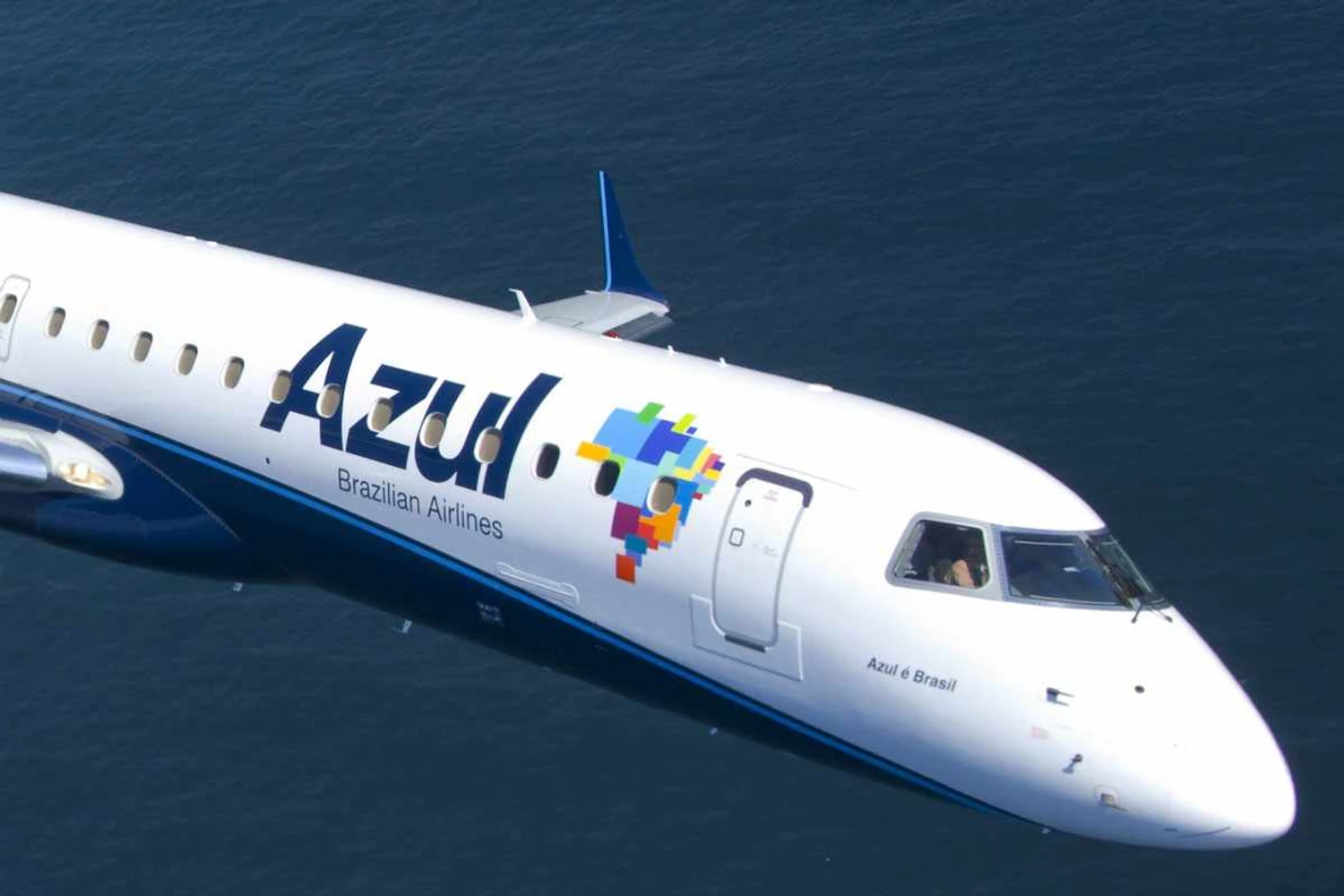 Azul libera celular em “modo avião” durante todo o voo