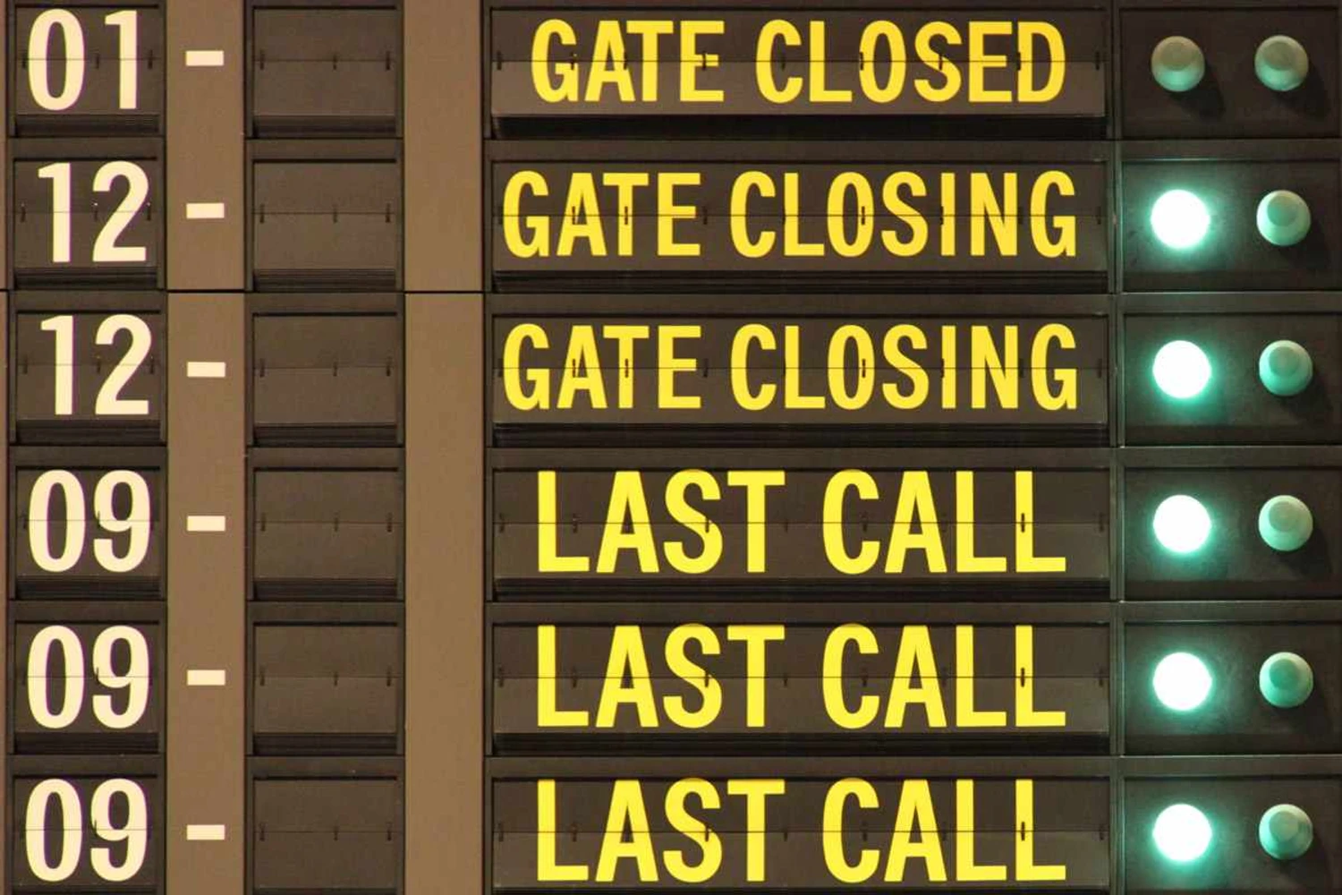 Atenção, senhores passageiros, vamos abolir as chamadas nos aeroportos!