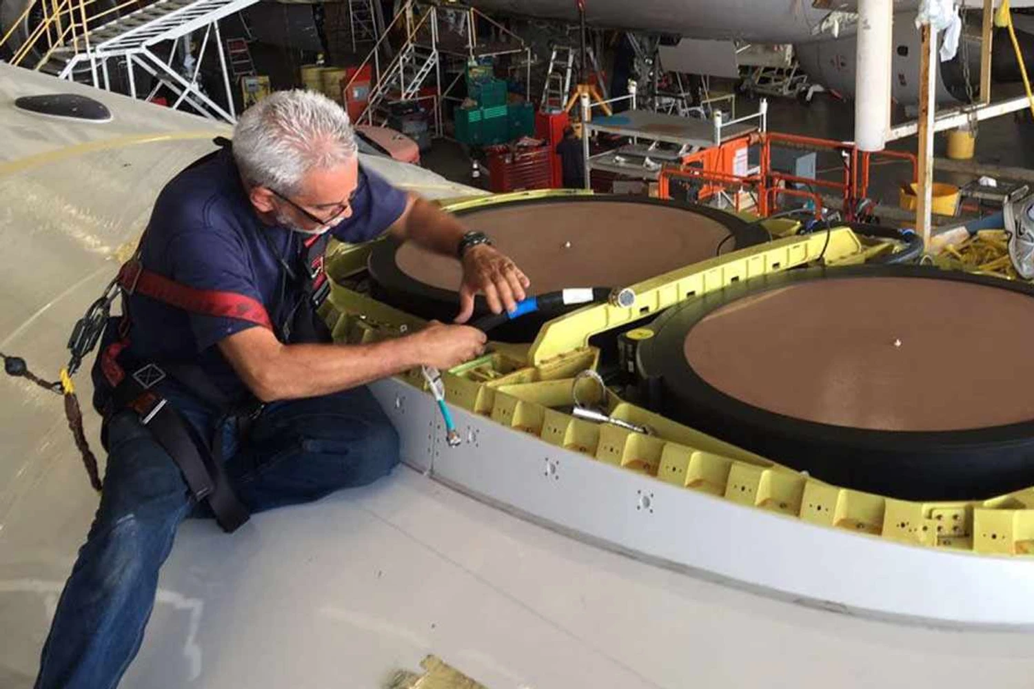 Gol inicia no Brasil instalação de antena de internet em aviões