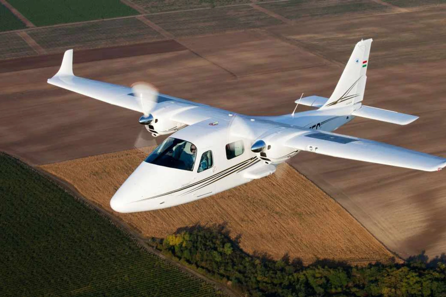A Nasa vai construir seu avião elétrico a partir do bimotor italiano Tecnam P2006T (tecnam Aircraft)