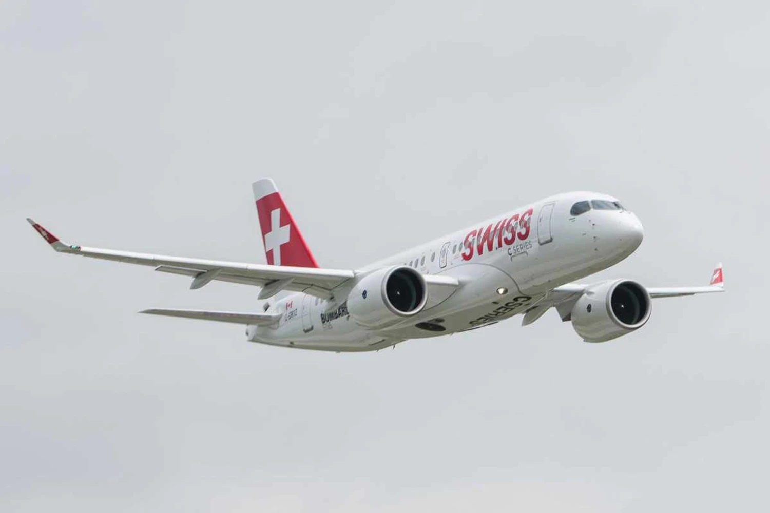 Bombardier CS100 completa primeiro voo com passageiros