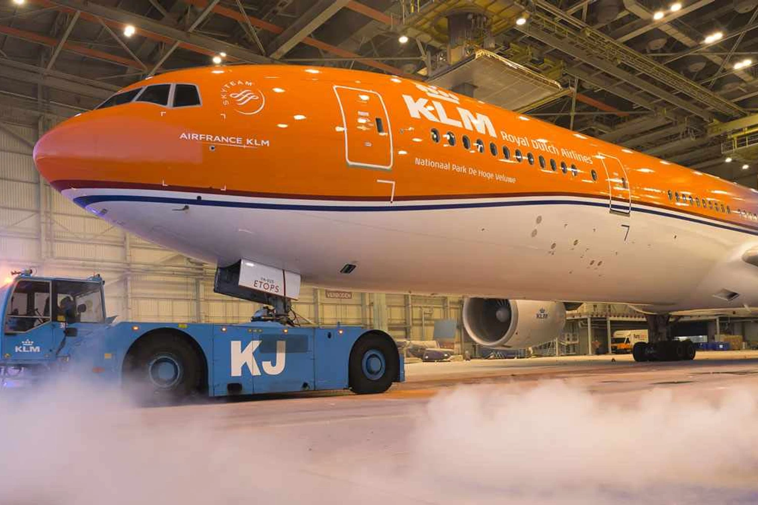 KLM apresenta jato com nova pintura: “Orgulho Laranja”