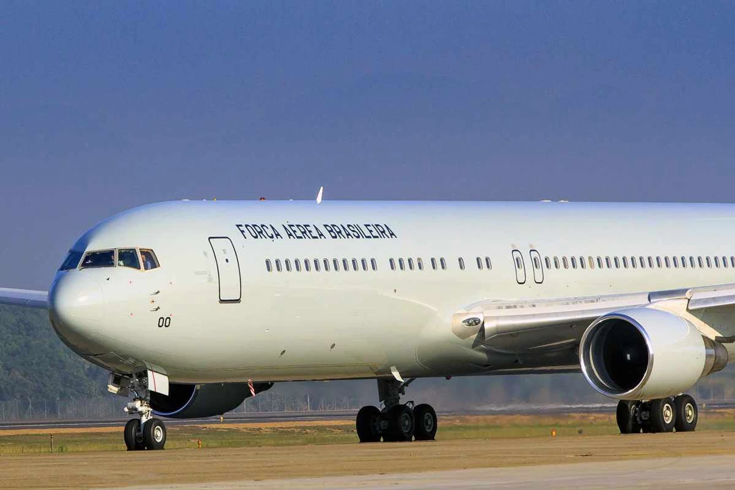 Boeing C-767 da FAB chega ao Brasil