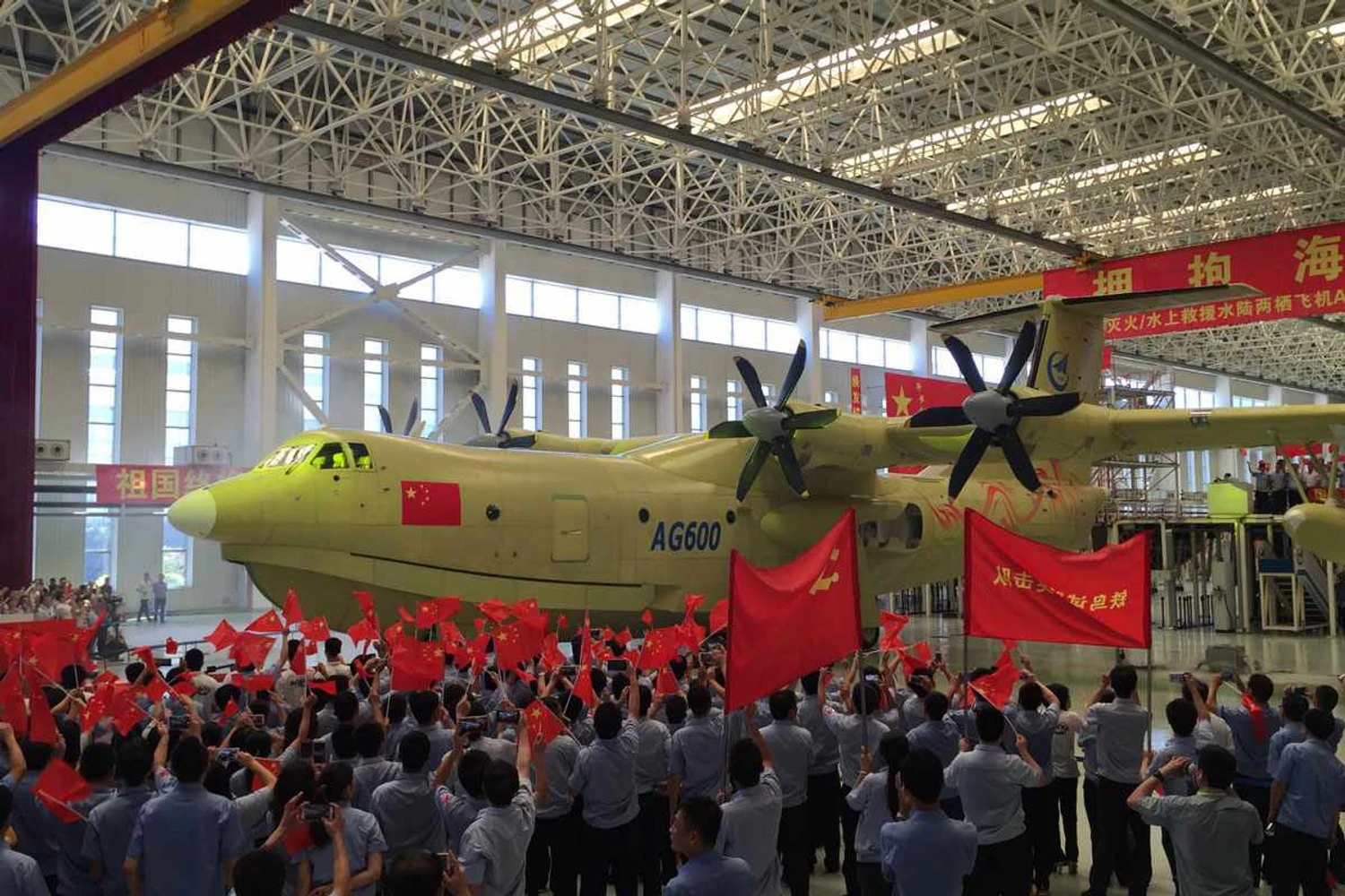 Maior avião anfíbio do mundo é apresentado na China