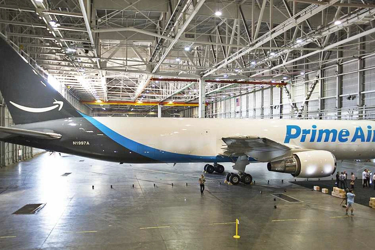 Amazon revela primeiro avião da sua companhia aérea Prime Air