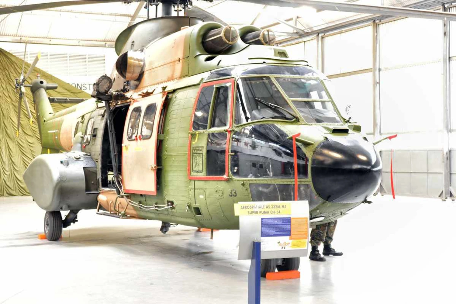 MUSAL recebe helicóptero H-34 Super Puma